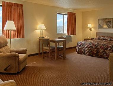 Super 8 By Wyndham Hotel